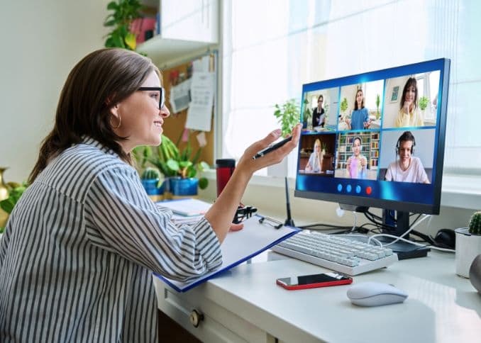 Teacher providing regular feedback during an online lesson